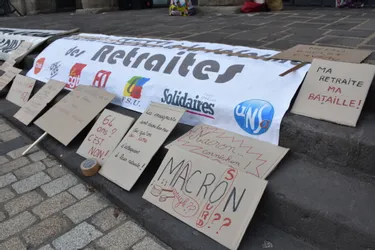 À Issoire, l'intersyndicale locale a organisé un atelier pancartes pour préparer la mobilisation du 1er mai