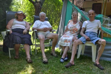 Rencontre avec des fidèles, depuis trente ans, du camping de Ferrières-Saint-Mary