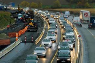 Plusieurs kilomètres de ralentissement après deux accidents sur l'autoroute A75 au sud de Clermont-Ferrand ce samedi soir