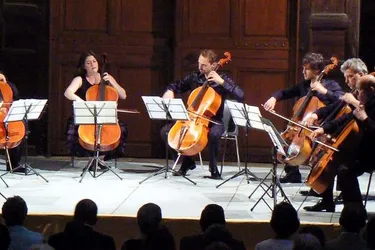 Chœurs et opéras joués par huit violoncelles