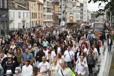 Près de 3.000 personnes « contre le pass sanitaire » et « pour les libertés » à Clermont-Ferrand