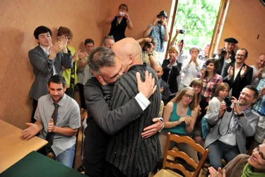 Premier mariage, connu, d’un couple homosexuel en Auvergne
