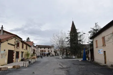 La fin des travaux dans l'ancienne école de Pont-Astier et des travaux à l'ancien presbytère pour 2021 à Orléat (Puy-de-Dôme)