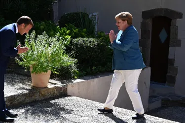 Macron et Merkel affichent l'unité du couple franco-allemand