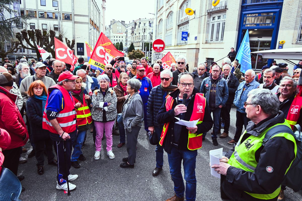 Face aux coupes budgétaires, les professionnels de la culture manifestent devant la préfecture de la Haute-Vienne