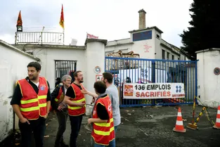 Les ex-salariés de Luxfer organisent une manifestation nationale contre la désindustrialisation et pour la relocalisation de leur usine à Gerzat (Puy-de-Dôme)