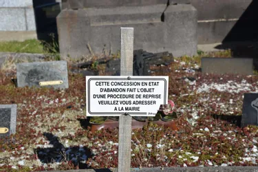 Comment les concessions abandonnées du cimetière sont-elles récupérées par la Ville d'Issoire (Puy-de-Dôme) ?