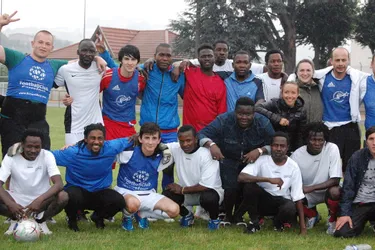 Une rencontre sportive entre demandeurs d’asile a été organisée, mardi, au stade Léo-Lagrange