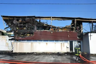 Les Ateliers Bourgne détruits par un incendie cette nuit