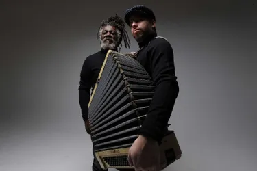 Fixi et Winston Mc Anuff mêlent reggae jamaïquain et musette