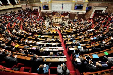 Loi contre le séparatisme : les députés approuvent la fermeture des mosquées accueillant des "prêcheurs de haine"