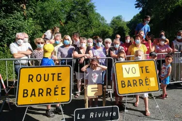La colère des habitants du hameau de La Rivière, à Altillac, monte depuis que la route est bloquée