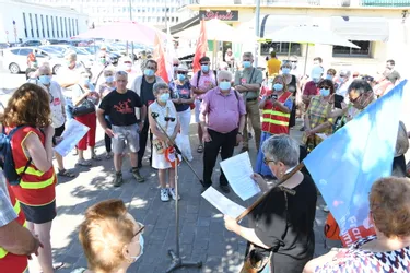 Mobilisés « contre le racisme et les idées d'extrême droite » à Moulins (Allier)