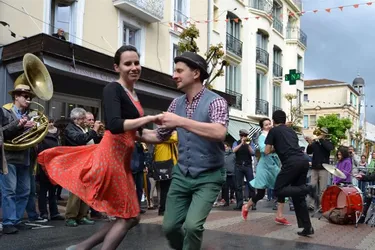Aujourd’hui, dernière journée du festival de jazz à danser dans les rues de Châtel-Guyon
