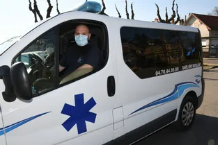 Un ambulancier de Moulins, en première ligne, appelle à la solidarité pour récupérer des équipements de protection