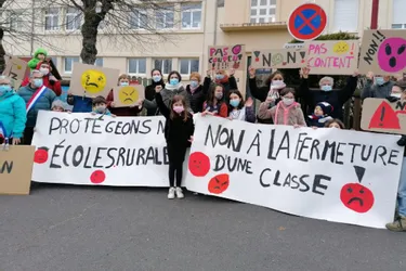 L'école de Saint-Amant-Roche-Savine (Puy-de-Dôme) sous la menace d'une fermeture de classe