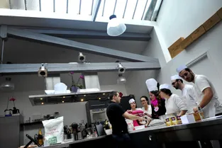Les cours de cuisine du chef installé à Montferrand ouverts à tous pour faire la fête