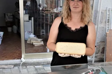 Adèle Sablon a ouvert deux fromageries cet été