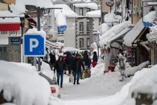 La réouverture le 7 janvier des stations de ski et des lieux culturels est compromise