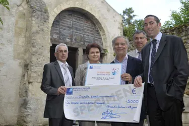 La Banque populaire remet son 10e prix Initiative région à la société des amis du vieux Verneuil