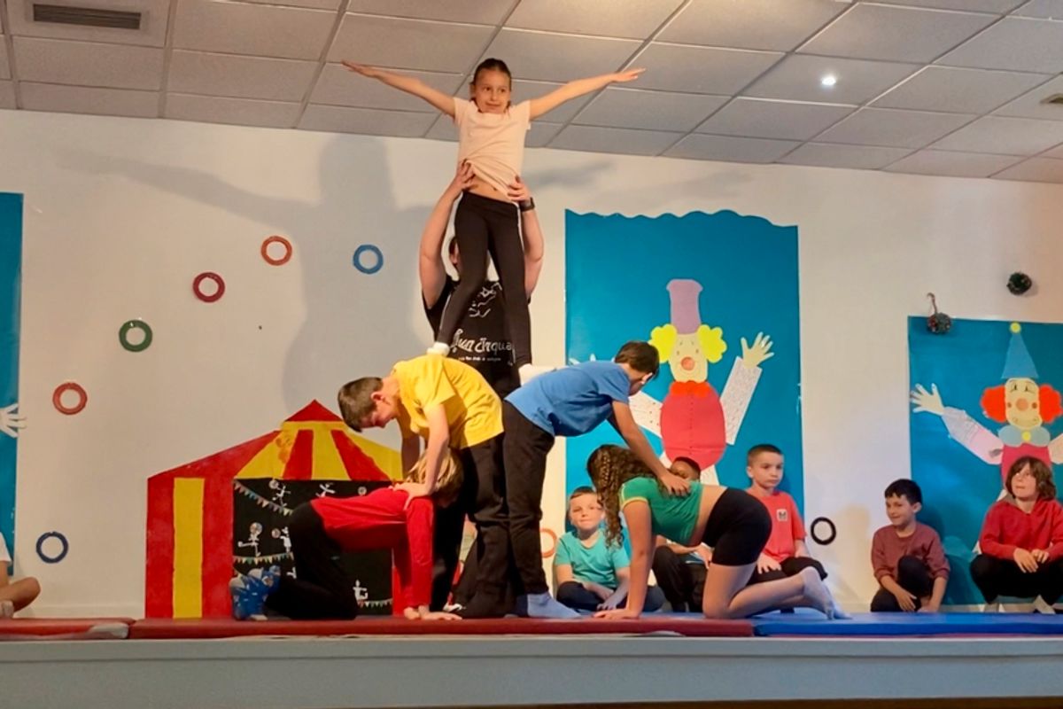 Un spectacle de cirque haut en couleur - Le Pays Roannais