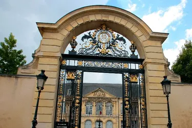 Un forain du Puy-de-Dôme condamné à 20 ans de réclusion criminelle pour le viol de ses petites filles