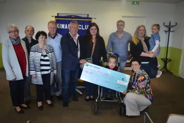 Le club Kiwanis Guéret-Pays Marchois a remis un don de 1.000 euros à sa maman Élodie