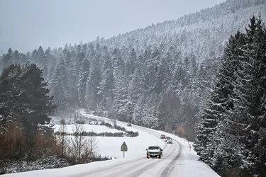 Neige en Auvergne et dans le Limousin : circulation difficile dans plusieurs secteurs du Puy-de-Dôme, du Cantal et de Corrèze