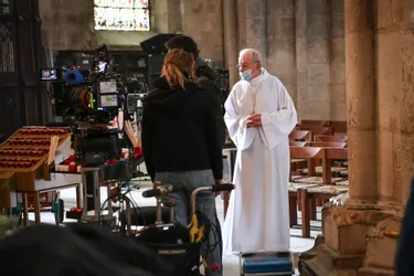 À Bourges, le père Jean-Michel Bodin a participé au tournage de Notre-Dame brûle
