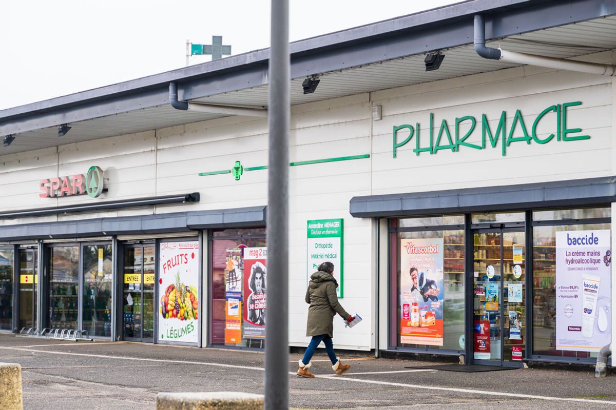 montlu-on-le-d-clin-du-centre-commercial-de-fontbouillant-s-acc-l-re