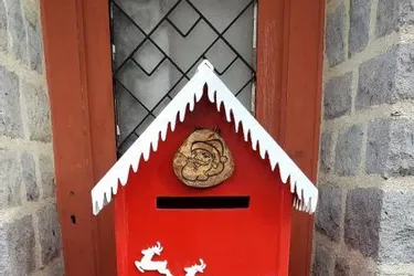 Une boîte pour les courriers au Père Noël