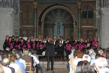 Les choristes de Cantate en Fa et d’Azulie chanteront de concert dimanche 7 avril