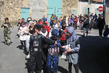 L’école fête le carnaval dans le bourg