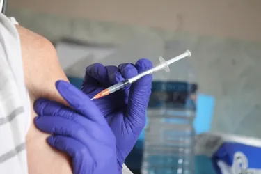 200 doses de vaccin contre le Covid-19 sont injectées chaque jour au centre de Thiers (Puy-de-Dôme)