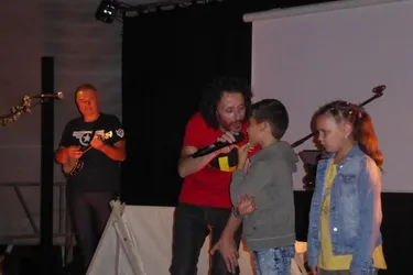 Le karaoké de Récré A2 a fait chanter les enfants lors de la fête de la ville