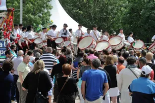 Défilé, danses et musiques sont venus clore deux jours de festivités place du 1er-Mai