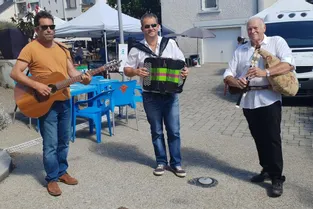 L’accordéoniste Mathieu Martinie et ses amis musiciens ont mis l’ambiance