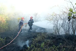 Un feu de broussailles détruit un hectare à Orceyrolles à Anglards-de-Saint-Flour (Cantal)
