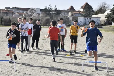 À Riom, comment les clubs de hand, basket et volley s'adaptent aux nouvelles règles pour continuer de s'entraîner ?