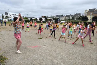80 élèves de l'école de danse de Lucile Charbonnier réunis pour un flashmob à Guéret