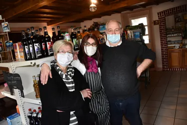 Face à la fermeture de l'épicerie du bourg, le bar-restaurant des Caillot à Viscomtat (Puy-de-Dôme) se réinvente