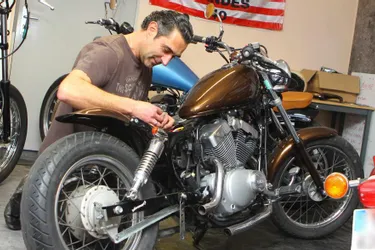 Installé à Vertolaye depuis 2012, Eddie Bassinet donne un second souffle à des motos délaissées