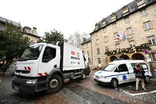 Deux véhicules très utilitaires expédiés par Brive (Corrèze) à la ville malienne de Sikasso