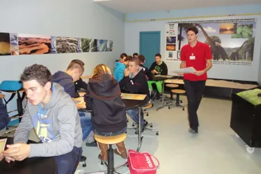 Les lycéens de Gustave-Eiffel à Vulcania