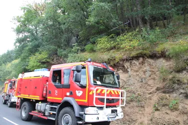 Environ deux hectares de sous-bois détruits par les flammes en bord de route à Blassac (Haute-Loire)