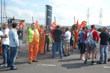 Près d'une centaine de salariés en grève à Constellium