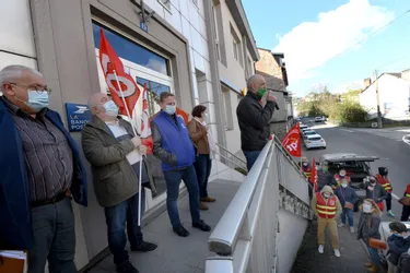 Corrèze : les guichetiers de La Poste manifestent leur ras-le-bol à Tulle ce mardi