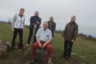 Cinq maires de la Loire, de l'Allier et du Puy-de-Dôme se battent pour reconquérir le sommet du Montoncel
