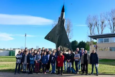 Les collégiens du Brevet d’initiation aéronautique ont visité le lycée Roger-Claustre et l’AIA