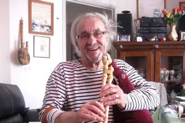 A 85 ans, Jean Bona garde intacte sa passion pour cet instrument